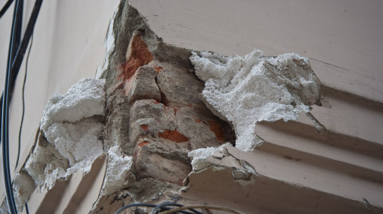  В Воронеже фасад старинного дома на проспекте Революции отреставрировали с помощью пенопласта