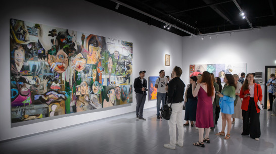 «Зачем родился?»: в Воронеже открылась выставка картин современного искусства из коллекции Евгения Хамина