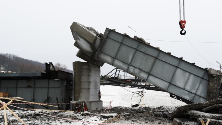 Эксперты выдвинули две версии причины обрушения моста в Борисоглебском районе