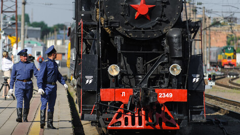 В Воронеже запустили экскурсионный ретропоезд на паровозной тяге