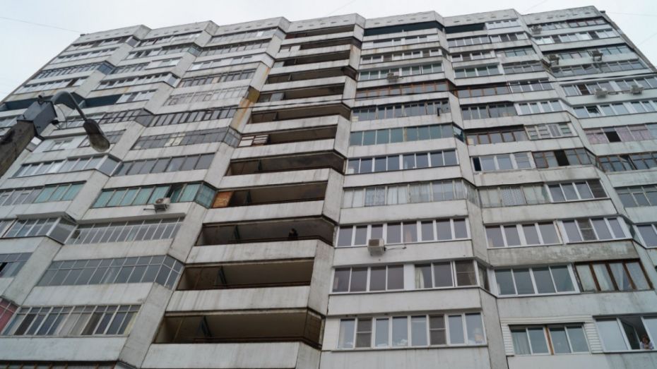 В Воронеже девушка выпрыгнула из окна 7 этажа