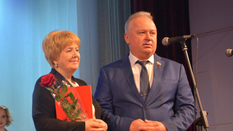 Депутаты гордумы поздравили воронежских педагогов с Днем учителя