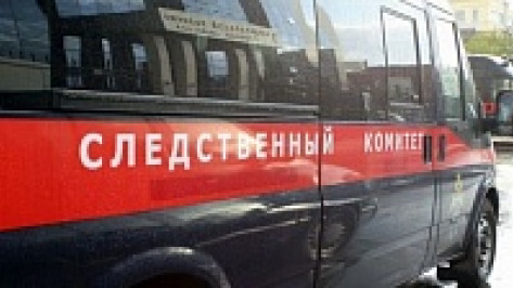 В Воронеже в подвале дома умер мужчина, который  бомжевал из-за сестры, продавшей их общую квартиру 