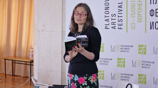 Поэтесса Вера Павлова будет кататься по Воронежу на велосипеде