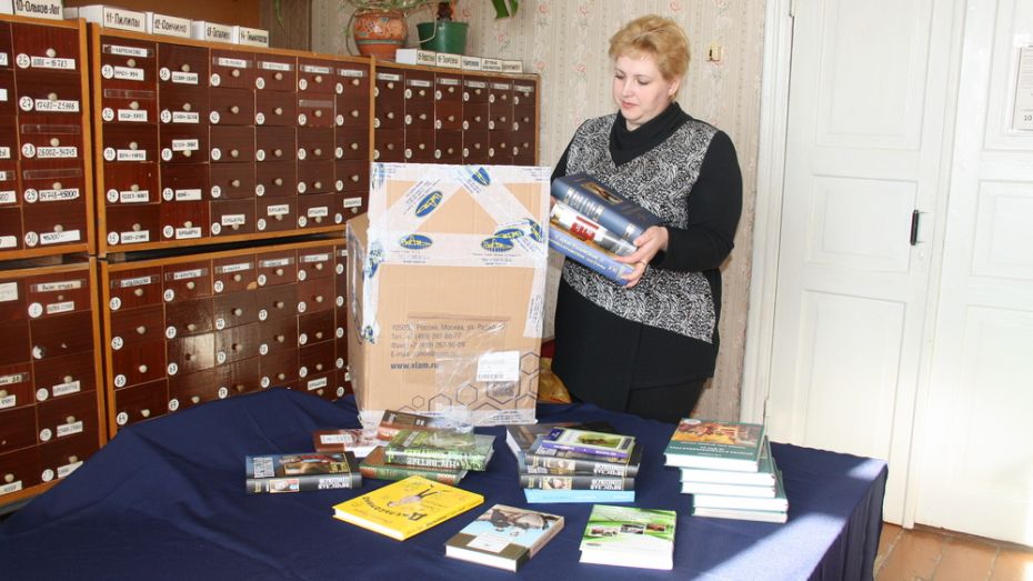 В Каменском районе библиотеке и сельской школе подарили 140 новых книг