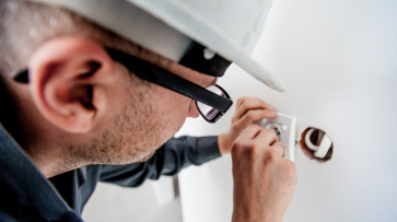 Воронежец после 10 лет добросовестной работы взял выходной за свой счет из-за болей в спине и был уволен