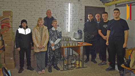 «Свечной заводик»: бывший военный наладил в лискинской школе производство окопных свечей