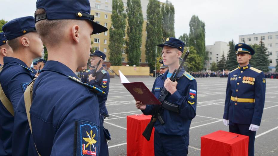 Более 1,2 тыс курсантов Военно-воздушной академии приняли военную присягу в Воронеже