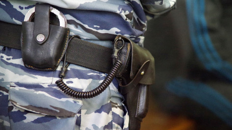 В Воронеже разбойник с ножом пришел за чехлом для смартфона и похитил 11 тыс рублей