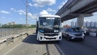 Водитель погиб в страшном ДТП с 2 маршрутками на Северном мосту в Воронеже