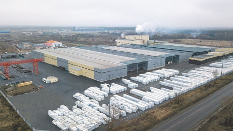 В Воронеже из заводской трубы вырвался столб огня