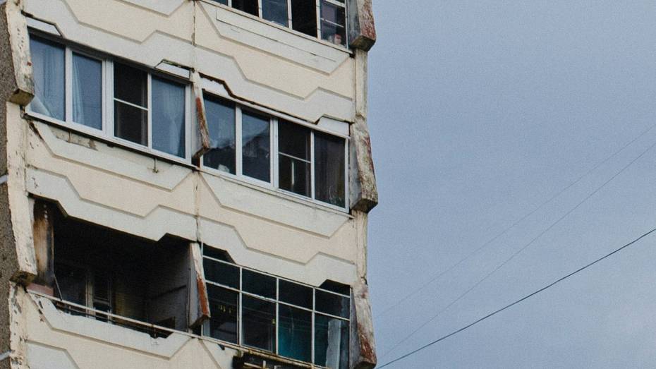 Пожар в 9-этажке сняли на видео в Воронеже