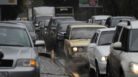 В Воронеже из-за дождя образовались пробки в 9 баллов