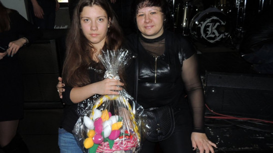 Воронежские поклонницы Михаила Горшенева сшили тюльпаны маме артиста