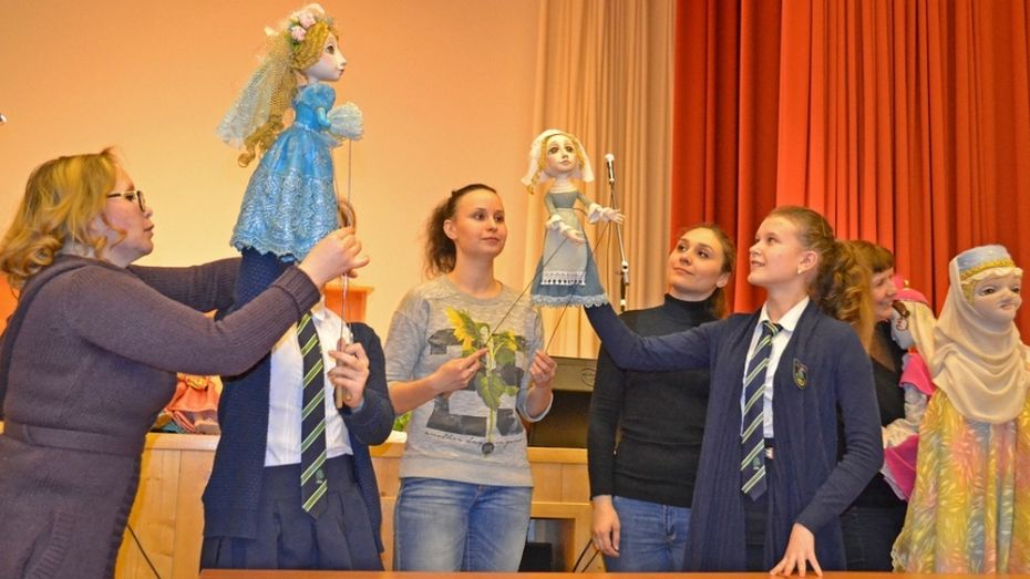 Бутурлиновские школьники посетили мастер-класс воронежских кукольников