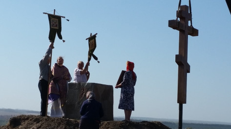 В нижнедевицком селе установили поклонный крест