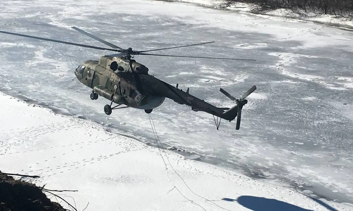 Военный вертолет Ми-8 аварийно приземлился в Воронежской области