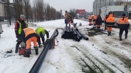 Специалисты приступили к монтажу временного трубопровода на месте коммунальной аварии в Коминтерновском районе Воронежа