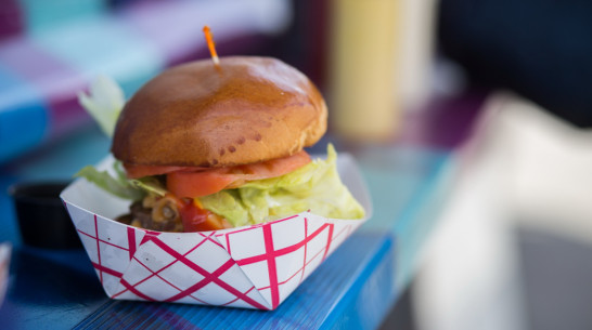 Мобильную торговлю в Воронеже стимулируют фуд-траками и автолавками