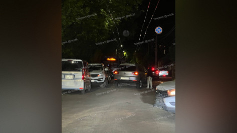 Воронежцы сообщили о ДТП с автобусом и троллейбусом на улице Пеше-Стрелецкой