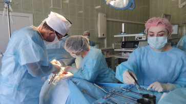 Воронежские хирурги удалили огромную опухоль из грудной клетки 18-летней пациентки