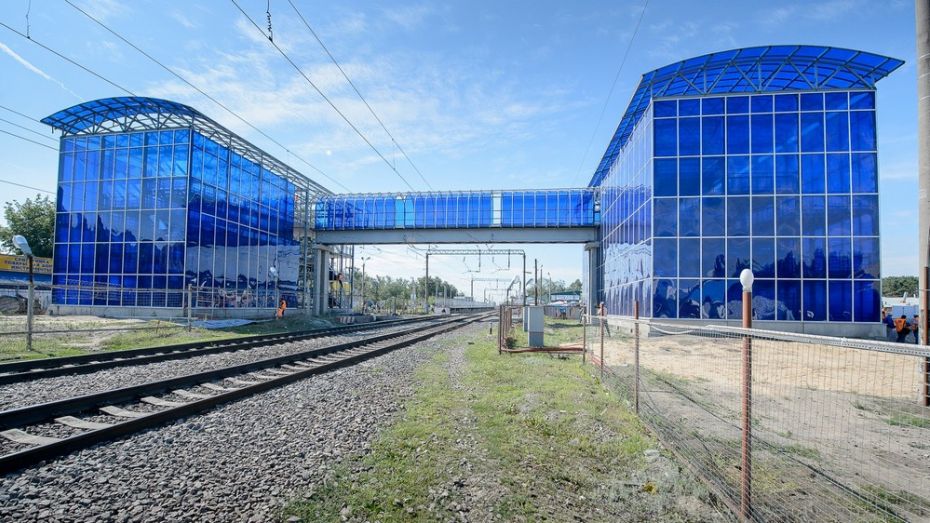 Новый пешеходный мост над железной дорогой на Машмете в Воронеже откроется к октябрю