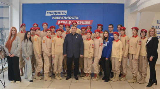 Герой России Андрей Дьяченко провел уроки мужества для воронежских школьников