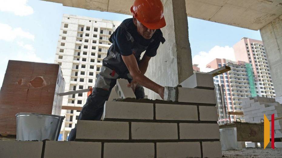 Губернатор Александр Гусев поздравил воронежских строителей с профессиональным праздником