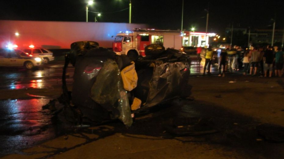 В Воронеже в ДТП погибли 22-летний водитель Ford и 25-летняя пассажирка «ВАЗа»