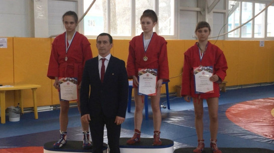 Три воронежские спортсменки привезли медали с первенства ЦФО по самбо
