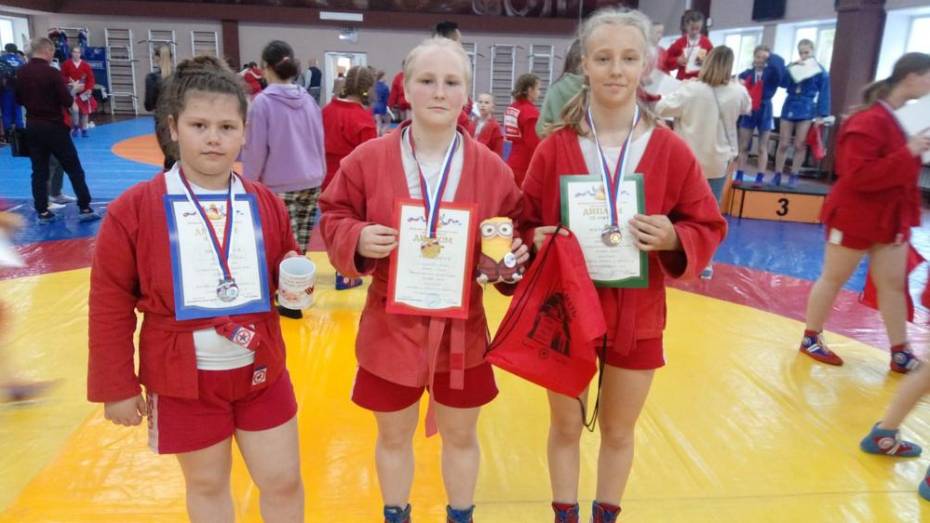 Таловские спортсменки выиграли 2 «золота» в областном турнире по самбо