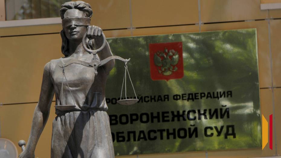 Под Воронежем мужчина разбил стенд и наступил на плакат с изображением георгиевской ленты