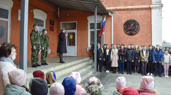 Флагштоки установят во всех 39 школах Лискинского района