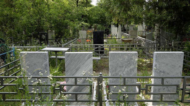Полиция и прокуратура разберутся в истории с подростком, осквернившим могилы на кладбище
