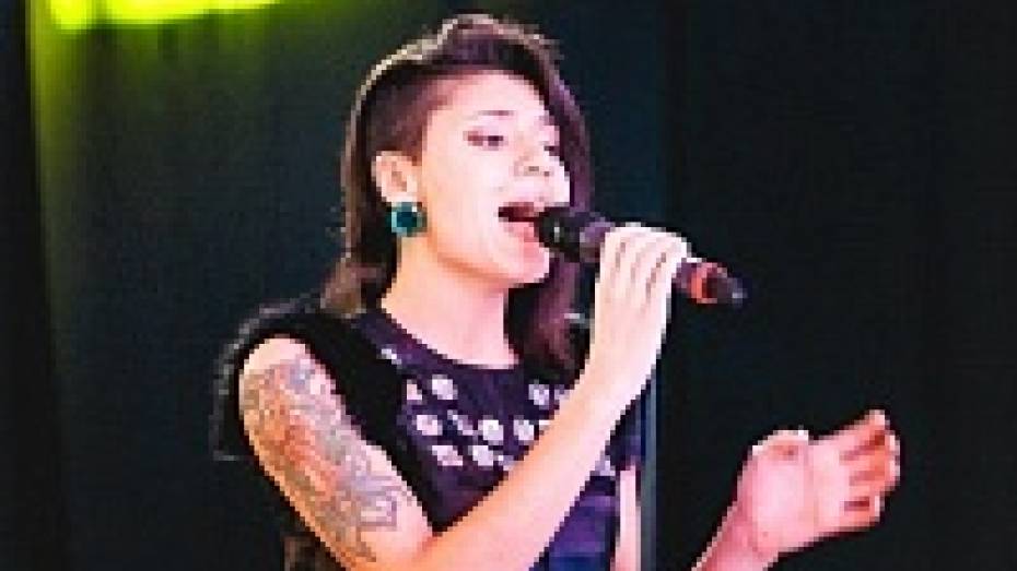 В Воронеже споет одна из самых экстравагантных участниц «Голоса»