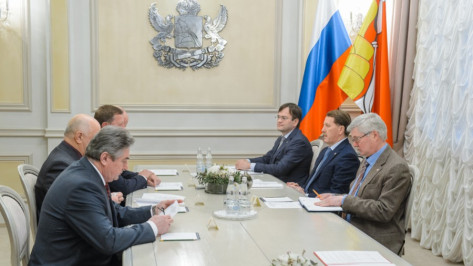 Воронежское облправительство подписало соглашение с профсоюзами и работодателями