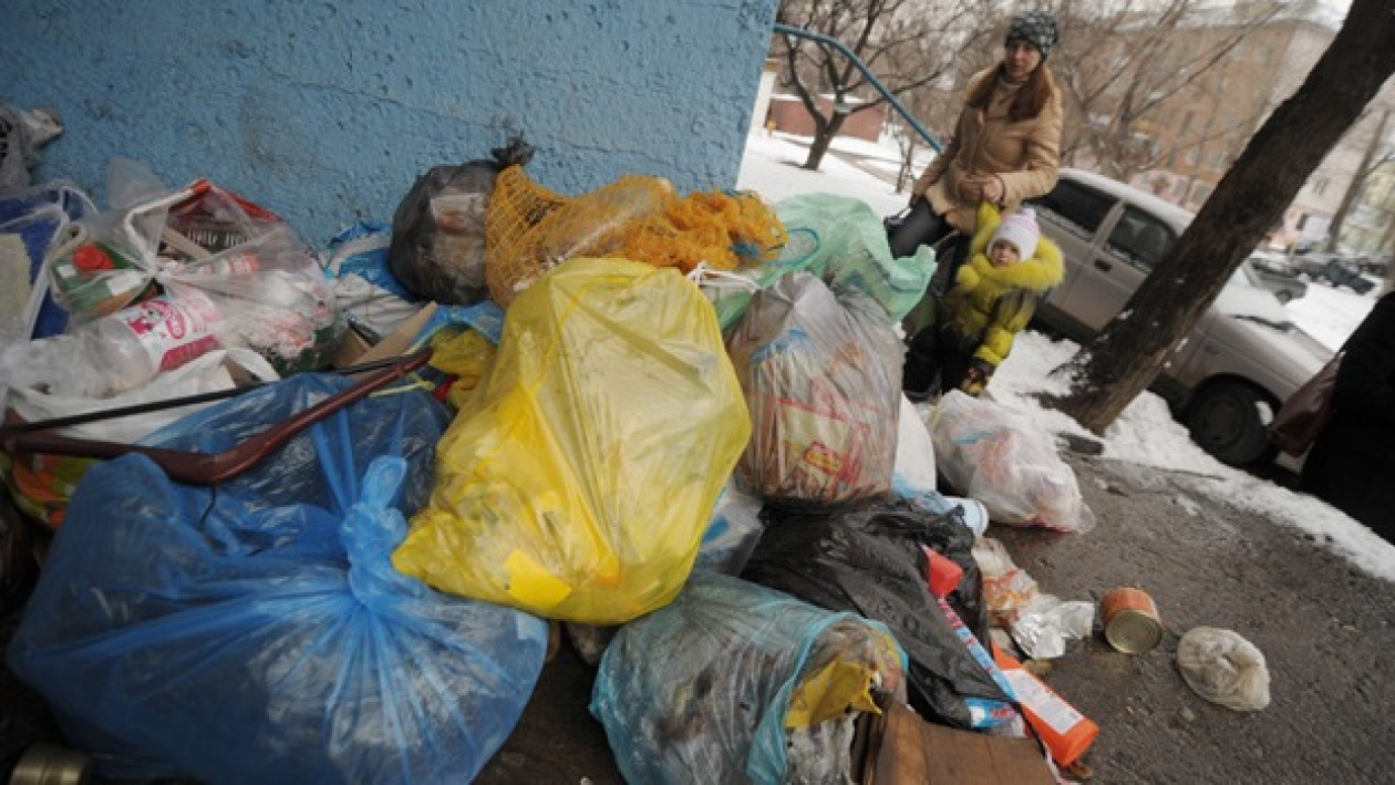 В нескольких домах Воронежа без разрешения жителей заварили мусоропроводы 