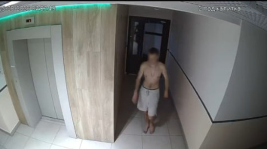В Воронежской области незнакомец ворвался в квартиру женщины и избил ее обувной ложкой