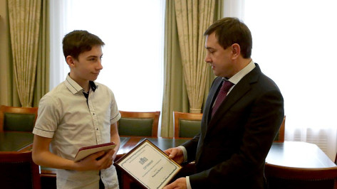 Спикер Воронежской облдумы наградил 12-летнего мальчика медалью «За мужество в спасении»