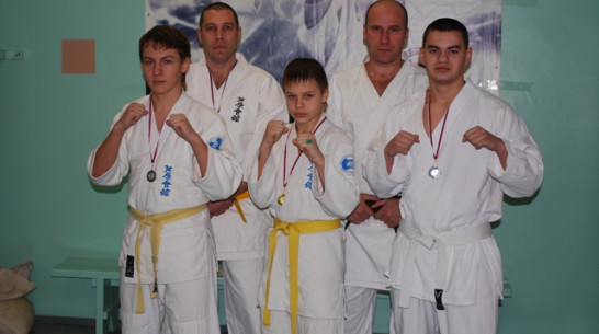 Россошанские каратисты привезли из Воронежа золото, серебро и бронзу