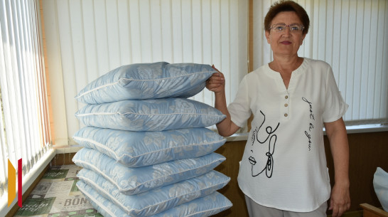 Жительница Грибановки изготовила подушки для бойцов СВО