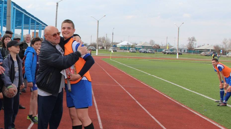 Новохоперский футболист стал игроком юношеской команды воронежского клуба «Факел»