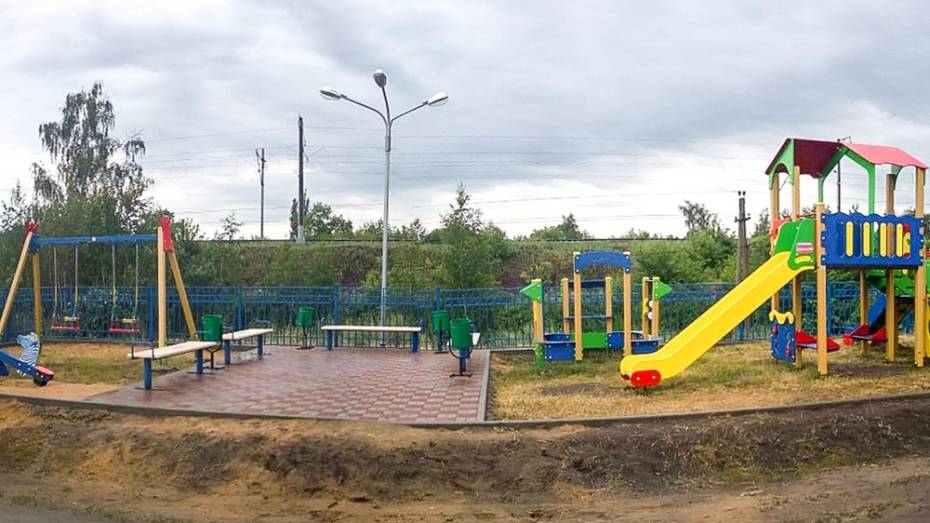 В лискинском хуторе Луговой впервые появилась детская площадка