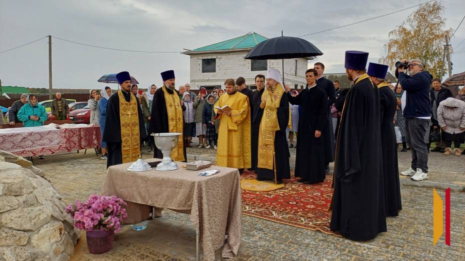 Митрополит Воронежский и Лискинский Леонтий освятил поклонный крест в хохольском селе Петино