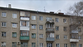 Трех человек спасли из загоревшегося 5-этажного дома в Центральном районе Воронежа
