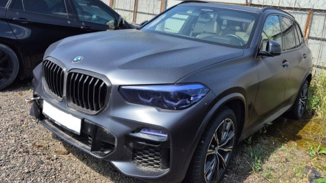 Приставы изъяли BMW у полицейского, который похитил 18,5 млн рублей у владельцев турбазы в Воронеже