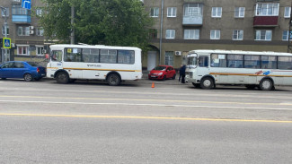 В Воронеже при столкновении маршруток пострадала 21-летняя горожанка