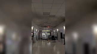 Потолок загорелся в воронежском вузе: видео