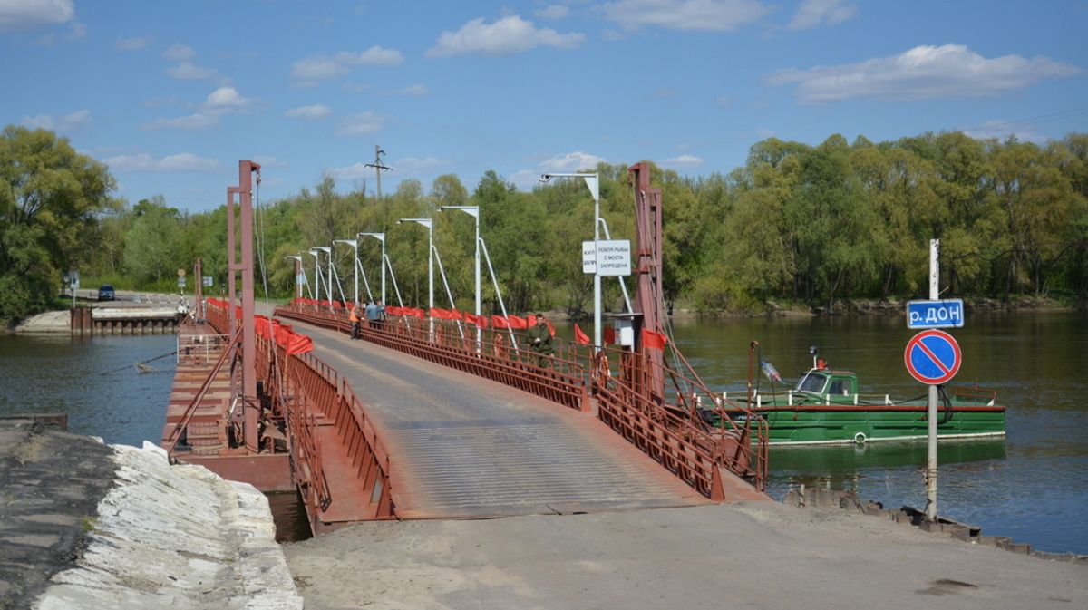 Вода острогожск. Острогожск набережная Тихая сосна. Набережная в Острогожске Воронежской. Понтонный мост в Коротояке. Набережная реки в Острогожске.