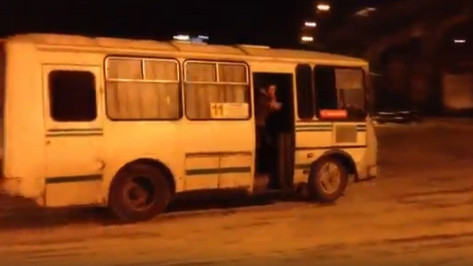 Водитель маршрутки устроил дрифт в Воронеже